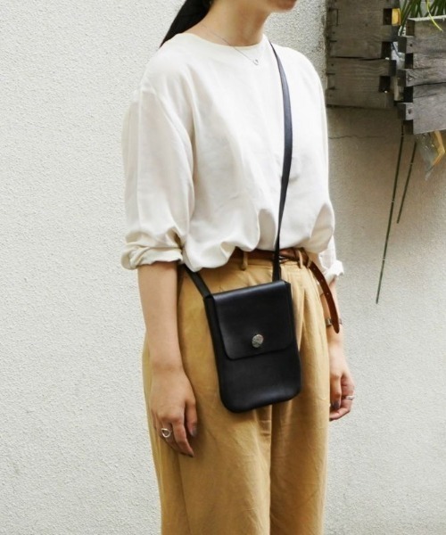 ARTS & CRAFTS(アーツアンドクラフト)の「アーツアンドクラフツ / 15th KUDU FLAT SHOULDER S / 15th クードゥー フラットショルダーエス(ショルダーバッグ・レディース・ベージュ/ブラック・FREE)」の17枚目の写真