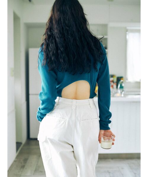 Ungrid（アングリッド）の「バックオープンフィットロングスリーブTee（Tシャツ/カットソー・レディース・ブラック/オフホワイト/ブルー・FREE）」の16枚目の写真