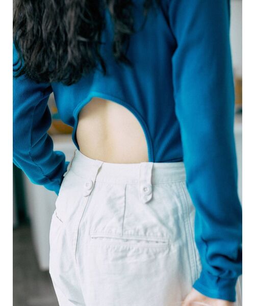 Ungrid（アングリッド）の「バックオープンフィットロングスリーブTee（Tシャツ/カットソー・レディース・ブラック/オフホワイト/ブルー・FREE）」の4枚目の写真