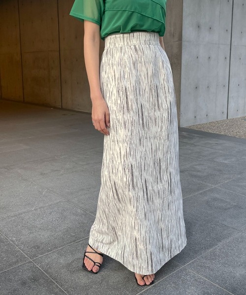 &g'aime（アンジェム）の「【&g’aime】アートペイントタイトスカート（スカート・レディース・チャコールグレー/ブルー・FREE）」の2枚目の写真