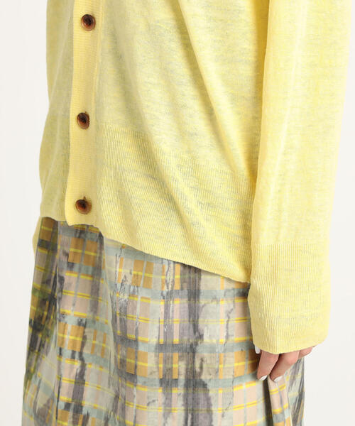 TOMORROWLAND （トゥモローランド）の「プレーンリネン Vネックカーディガン（カーディガン/ボレロ・レディース・チャコールグレー/ライトブルー/レッド/ライトイエロー/シルバー系その他/ピンク/ダークグリーン・S）」の21枚目の写真