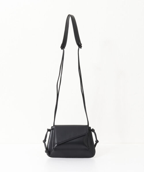 NOLLEY’S(ノーリーズ)の「【LE VERNIS/ルベルニ】◇【WEB限定】ソリッドボディショルダーバッグ(ショルダーバッグ・レディース・ラベンダー/ブラック/ベージュ・FREE)」の2枚目の写真
