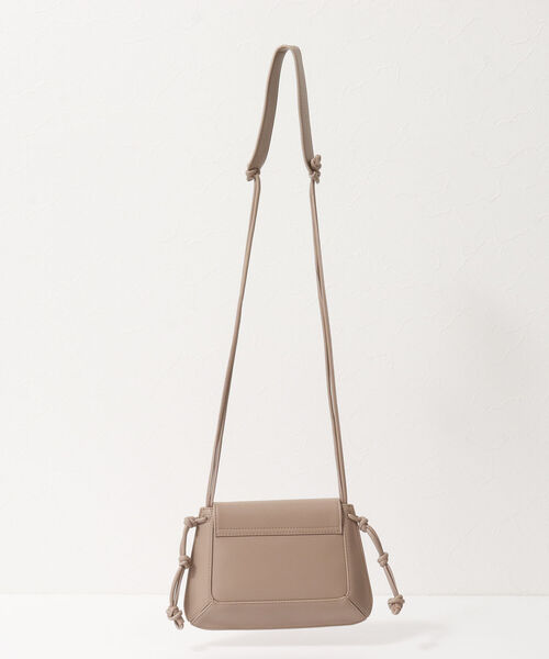 NOLLEY’S(ノーリーズ)の「【LE VERNIS/ルベルニ】◇【WEB限定】ソリッドボディショルダーバッグ(ショルダーバッグ・レディース・ラベンダー/ブラック/ベージュ・FREE)」の4枚目の写真