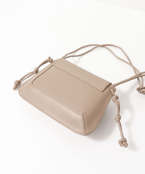 NOLLEY’S(ノーリーズ)の「【LE VERNIS/ルベルニ】◇【WEB限定】ソリッドボディショルダーバッグ(ショルダーバッグ・レディース・ラベンダー/ブラック/ベージュ・FREE)」の6枚目の写真