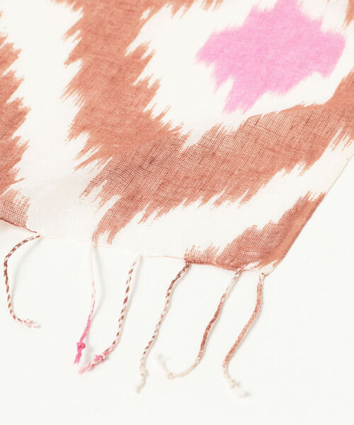 Ray BEAMS(レイビームス)の「BE NOT INHOSPITABLE TO STRANGERS / カスリ ストール(ストール/ショール・レディース・ピンク/グリーン・ONE SIZE)」の3枚目の写真