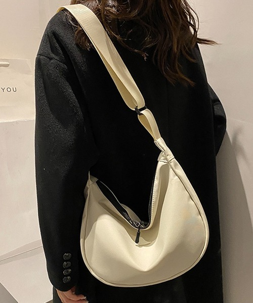 STYLEBLOCK(スタイルブロック)の「シンプルデザインショルダーバッグ(ショルダーバッグ・レディース・グリーン/ブルー/オフホワイト/オレンジ/ブラック・FREE)」の2枚目の写真