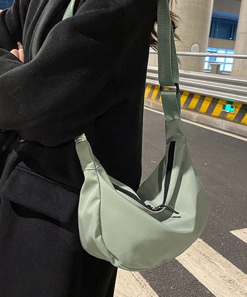 STYLEBLOCK(スタイルブロック)の「シンプルデザインショルダーバッグ(ショルダーバッグ・レディース・グリーン/ブルー/オフホワイト/オレンジ/ブラック・FREE)」の3枚目の写真