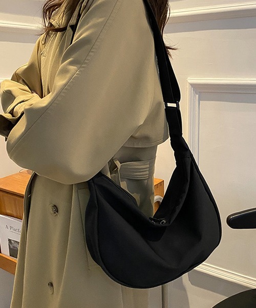 STYLEBLOCK(スタイルブロック)の「シンプルデザインショルダーバッグ(ショルダーバッグ・レディース・グリーン/ブルー/オフホワイト/オレンジ/ブラック・FREE)」の1枚目の写真