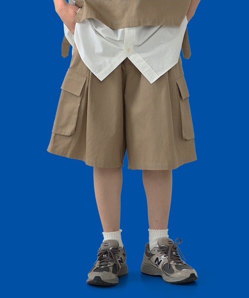 YUYA × BeAMS DOT(ユウヤバイビームスドット)の「YUYA × BeAMS DOT / インタック ハーフ カーゴショーツ(その他パンツ・メンズ・ブラック/ベージュ・MEDIUM/LARGE)」の2枚目の写真