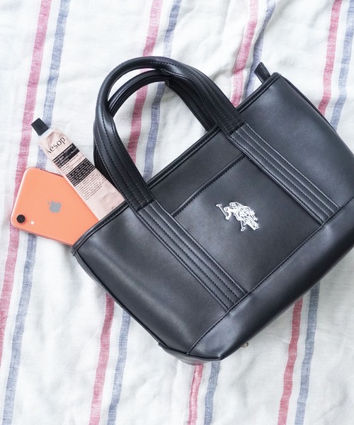 U.S. POLO ASSN.(ユーエスポロアッスン)の「【U.S. POLO ASSN.】 ユーエスポロアッスン Gateway トートバッグS USPA-2619(トートバッグ・レディース・ブラック/ホワイト系その他/ブルー系その他/ホワイト×ブラック/ホワイト×レッド/ブラック×ホワイト/ベージュ×ブラック/ネイビー×ホワイト/グレー系その他・FREE)」の5枚目の写真