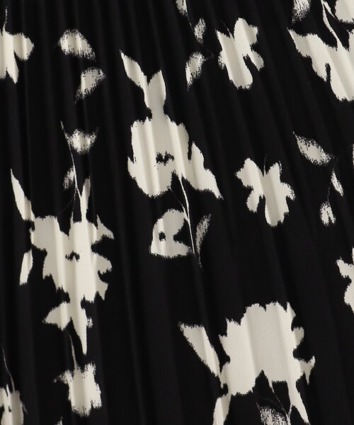 OPAQUE.CLIP（オペークドットクリップ）の「◆mosaicフラワープリント プリーツフレアスカート（スカート・レディース・ブルー系/ブラック系・40/38）」の10枚目の写真