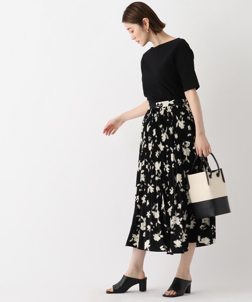 OPAQUE.CLIP（オペークドットクリップ）の「◆mosaicフラワープリント プリーツフレアスカート（スカート・レディース・ブルー系/ブラック系・40/38）」の16枚目の写真