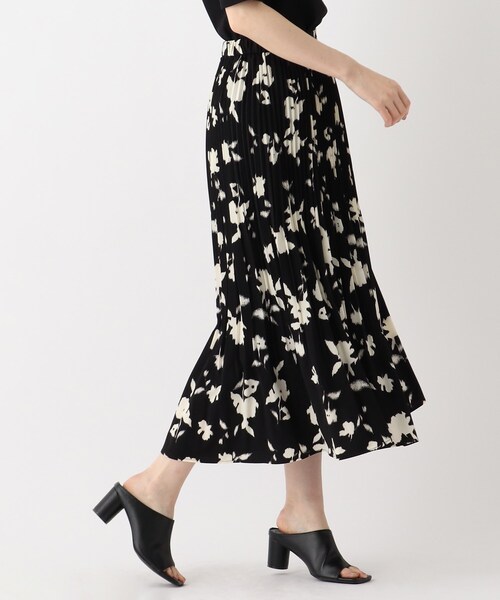 OPAQUE.CLIP（オペークドットクリップ）の「◆mosaicフラワープリント プリーツフレアスカート（スカート・レディース・ブルー系/ブラック系・40/38）」の15枚目の写真