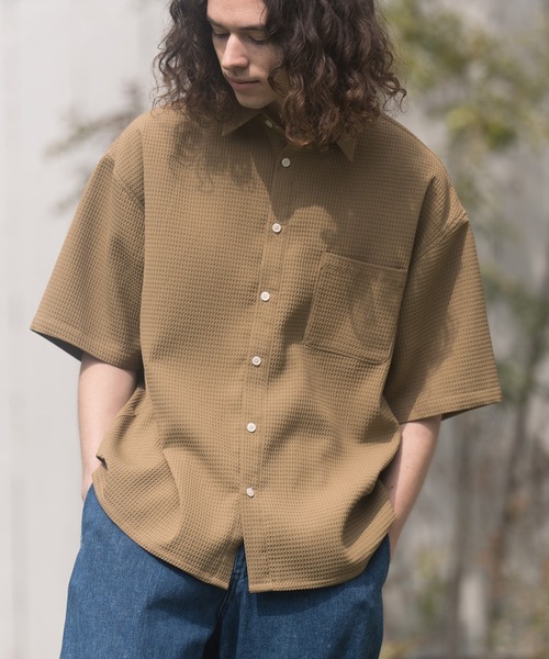 CAMBIO(カンビオ)の「mhs1829-ワッフルレギュラーカラーシャツS-S(シャツ/ブラウス・メンズ・ネイビー/アイボリー/マスタード・M/L/XL)」の2枚目の写真