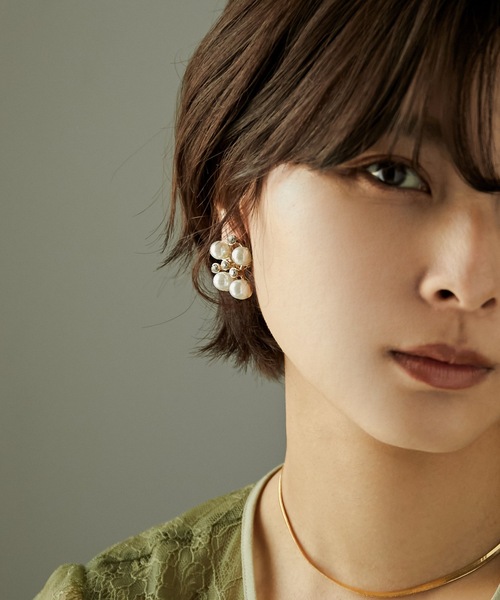 niana（ニアナ）の「ジャスマンパールイヤリング（イヤリング・レディース・ベージュ/シルバー・FREE）」の3枚目の写真