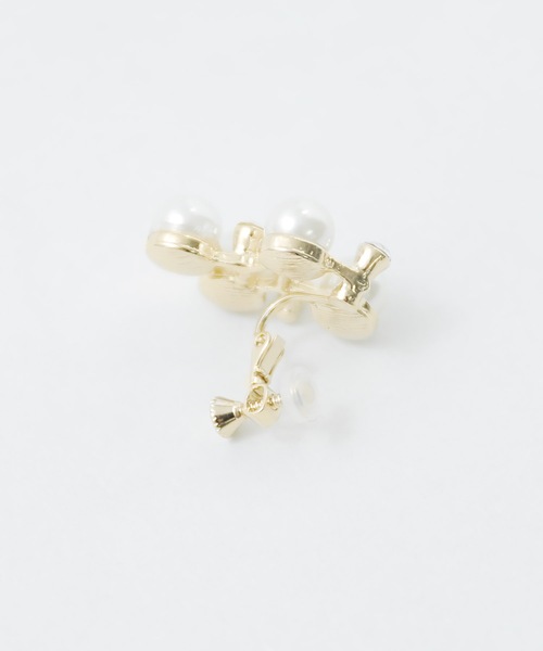 niana（ニアナ）の「ジャスマンパールイヤリング（イヤリング・レディース・ベージュ/シルバー・FREE）」の10枚目の写真