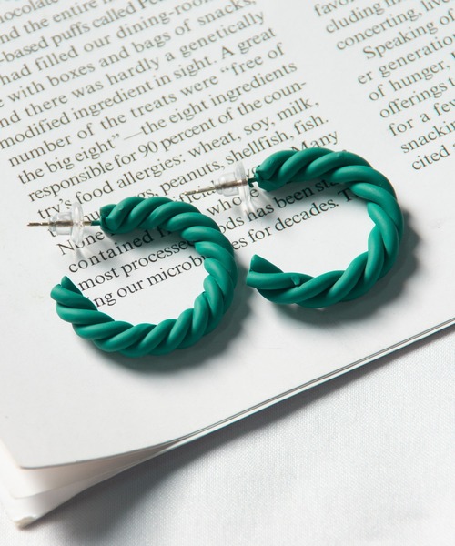 me+em select(ミームセレクト)の「【 4color 】マットツイストカラーフープピアス(ピアス(両耳用)・レディース・ブルー/ライトイエロー/グリーン/イエロー・FREE)」の13枚目の写真