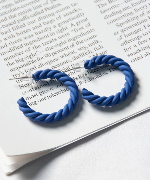 me+em select(ミームセレクト)の「【 4color 】マットツイストカラーフープピアス(ピアス(両耳用)・レディース・ブルー/ライトイエロー/グリーン/イエロー・FREE)」の15枚目の写真