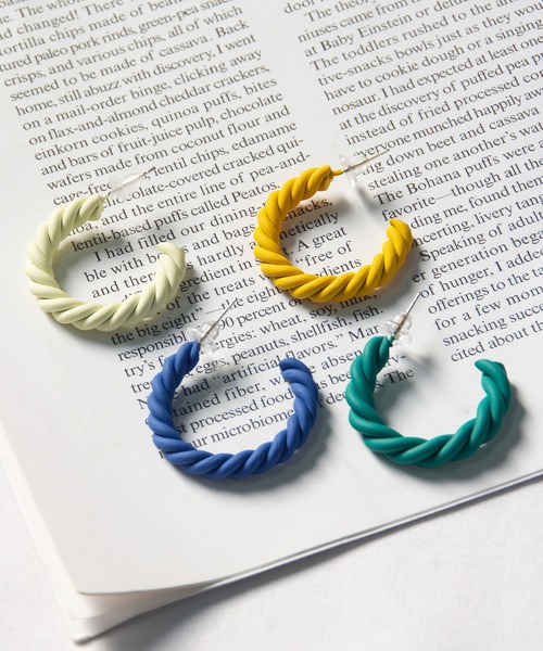 me+em select(ミームセレクト)の「【 4color 】マットツイストカラーフープピアス(ピアス(両耳用)・レディース・ブルー/ライトイエロー/グリーン/イエロー・FREE)」の17枚目の写真