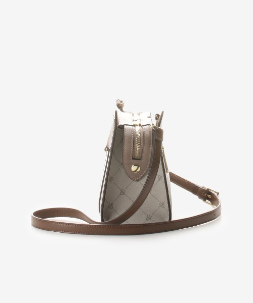 & chouette（アンドシュエット）の「モノグラム スポーティーラインショルダーバッグ（ショルダーバッグ・レディース・ダークブラウン/グレイッシュベージュ・FREE）」の15枚目の写真