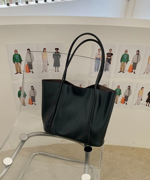 me+em select（ミームセレクト）の「【 ６色展開 】フェイクレザーカラートートバッグ【インナーポーチ付き】（トートバッグ・レディース・ブラック/ブラウン/ピンク/グリーン/アイボリー/イエロー系その他・FREE）」の12枚目の写真