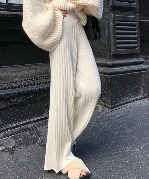 Jasmine Grandiflorum(ジャスミングランディフローラム)の「【Jasmine】リブニットワイドストレートパンツ(その他パンツ・レディース・ブラック/ホワイト・FREE)」の2枚目の写真