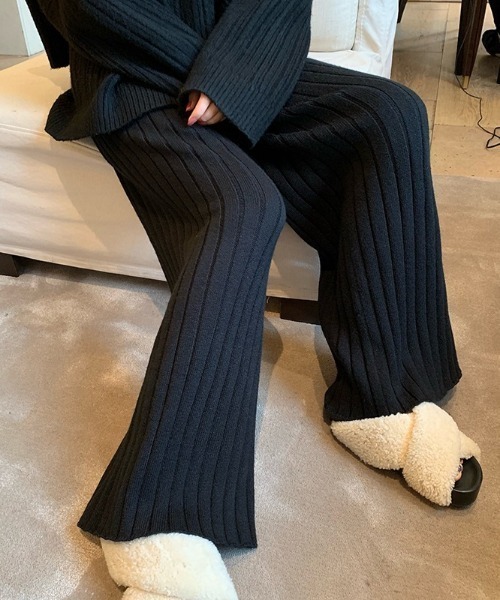 Jasmine Grandiflorum(ジャスミングランディフローラム)の「【Jasmine】リブニットワイドストレートパンツ(その他パンツ・レディース・ブラック/ホワイト・FREE)」の1枚目の写真