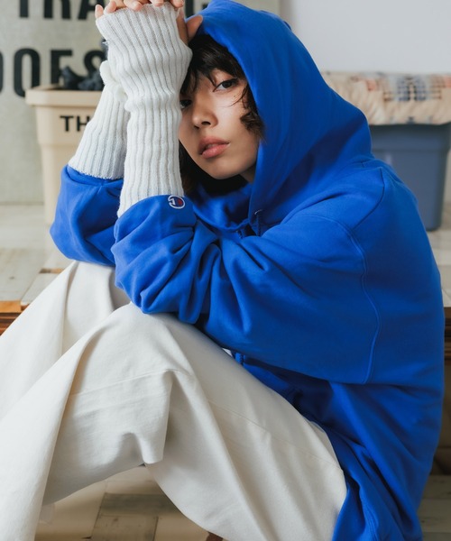 Champion(チャンピオン)の「▲【Champion/チャンピオン】レディース HOODED 裏起毛 ビッグシルエット プルオーバー パーカー 袖ワンポイントロゴ フーディー(パーカー・レディース・ホワイト/ブラック/ベージュ/ネイビー/グレー/ダークグレー/ローズ/チャコール/マルーン/パープル/ロイヤルブルー・S/M/L/XL)」の1枚目の写真