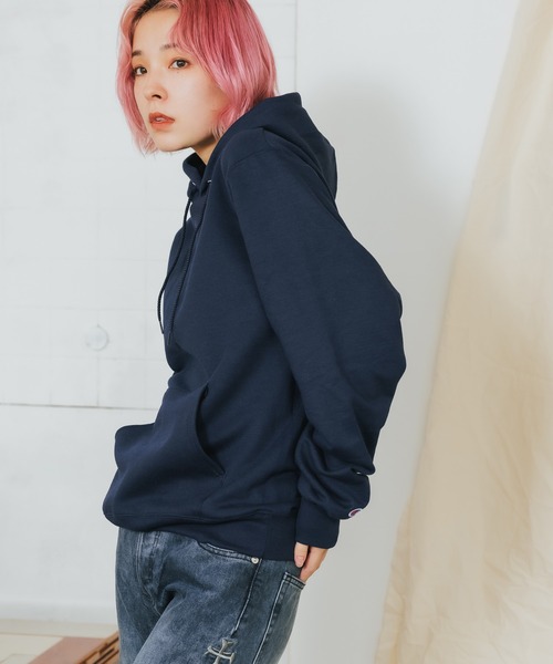 Champion(チャンピオン)の「▲【Champion/チャンピオン】レディース HOODED 裏起毛 ビッグシルエット プルオーバー パーカー 袖ワンポイントロゴ フーディー(パーカー・レディース・ホワイト/ブラック/ベージュ/ネイビー/グレー/ダークグレー/ローズ/チャコール/マルーン/パープル/ロイヤルブルー・S/M/L/XL)」の18枚目の写真