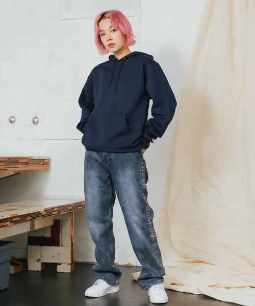 Champion(チャンピオン)の「▲【Champion/チャンピオン】レディース HOODED 裏起毛 ビッグシルエット プルオーバー パーカー 袖ワンポイントロゴ フーディー(パーカー・レディース・ホワイト/ブラック/ベージュ/ネイビー/グレー/ダークグレー/ローズ/チャコール/マルーン/パープル/ロイヤルブルー・S/M/L/XL)」の15枚目の写真