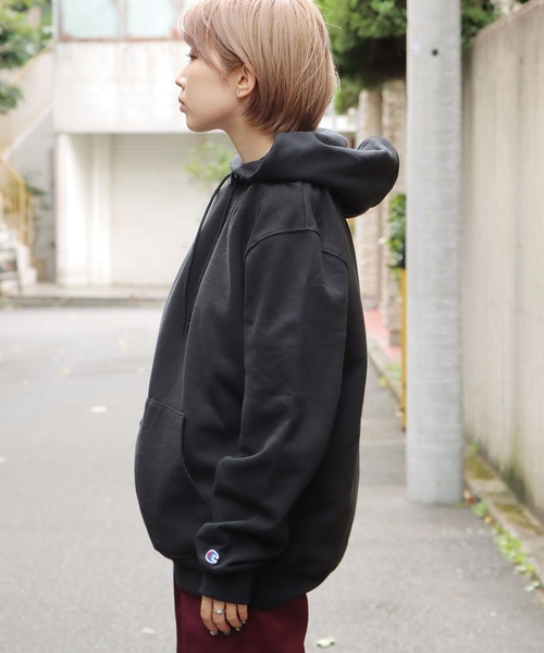 Champion(チャンピオン)の「▲【Champion/チャンピオン】レディース HOODED 裏起毛 ビッグシルエット プルオーバー パーカー 袖ワンポイントロゴ フーディー(パーカー・レディース・ホワイト/ブラック/ベージュ/ネイビー/グレー/ダークグレー/ローズ/チャコール/マルーン/パープル/ロイヤルブルー・S/M/L/XL)」の19枚目の写真
