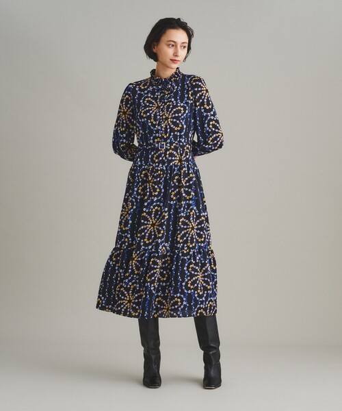 GRACE CONTINENTAL(グレースコンチネンタル)の「グリッターフラワープリントワンピース(ワンピース・レディース・ブラック/ベージュ・36)」の2枚目の写真