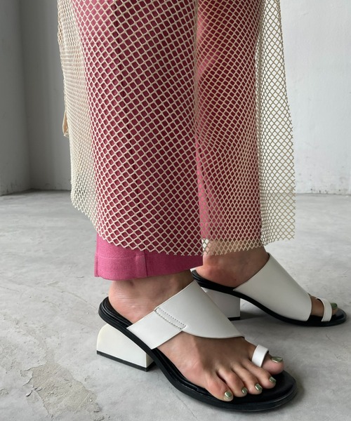 AIC.（エーアイシー）の「アーチカットデザイントングサンダル（サンダル・レディース・ブラック/オフホワイト・SMALL/MEDIUM/LARGE）」の14枚目の写真