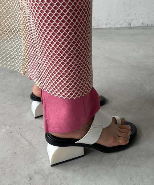 AIC.（エーアイシー）の「アーチカットデザイントングサンダル（サンダル・レディース・ブラック/オフホワイト・SMALL/MEDIUM/LARGE）」の15枚目の写真