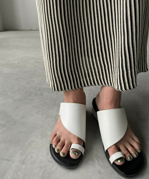 AIC.（エーアイシー）の「アーチカットデザイントングサンダル（サンダル・レディース・ブラック/オフホワイト・SMALL/MEDIUM/LARGE）」の19枚目の写真