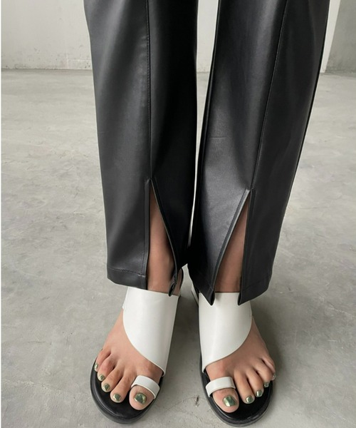 AIC.（エーアイシー）の「アーチカットデザイントングサンダル（サンダル・レディース・ブラック/オフホワイト・SMALL/MEDIUM/LARGE）」の20枚目の写真