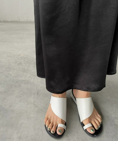 AIC.（エーアイシー）の「アーチカットデザイントングサンダル（サンダル・レディース・ブラック/オフホワイト・SMALL/MEDIUM/LARGE）」の21枚目の写真