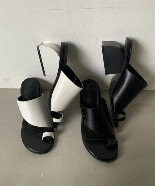 AIC.（エーアイシー）の「アーチカットデザイントングサンダル（サンダル・レディース・ブラック/オフホワイト・SMALL/MEDIUM/LARGE）」の12枚目の写真