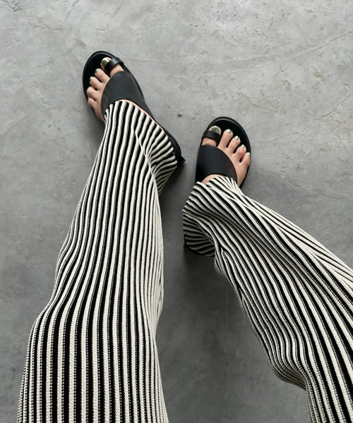 AIC.（エーアイシー）の「アーチカットデザイントングサンダル（サンダル・レディース・ブラック/オフホワイト・SMALL/MEDIUM/LARGE）」の5枚目の写真