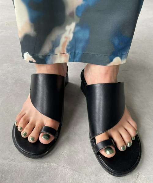 AIC.（エーアイシー）の「アーチカットデザイントングサンダル（サンダル・レディース・ブラック/オフホワイト・SMALL/MEDIUM/LARGE）」の22枚目の写真