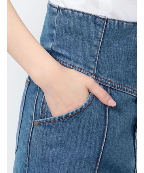 LAGUNAMOON(ラグナムーン)の「ハイウエストピンタックデニムパンツ(デニムパンツ・レディース・ブルー/インディゴブルー・SMALL/MEDIUM)」の5枚目の写真