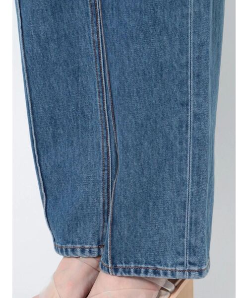 LAGUNAMOON(ラグナムーン)の「ハイウエストピンタックデニムパンツ(デニムパンツ・レディース・ブルー/インディゴブルー・SMALL/MEDIUM)」の6枚目の写真