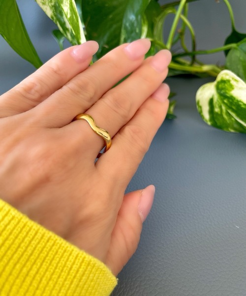 Ritomo De Ricco(リトモ・デ・リコ)の「ステンレスウェーブリング サイズフリー(リング・レディース・A/B・FREE)」の4枚目の写真