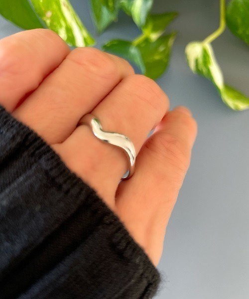 Ritomo De Ricco(リトモ・デ・リコ)の「ステンレスウェーブリング サイズフリー(リング・レディース・A/B・FREE)」の5枚目の写真
