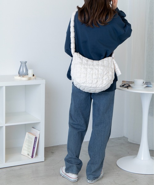 WEGO（ウィゴー）の「WEGO/キルティングBIGショルダーバッグ（ショルダーバッグ・レディース・ホワイト系その他/カーキ/ホワイト/ブラック・FREE）」の11枚目の写真