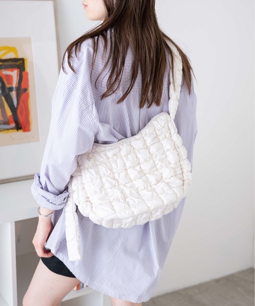 WEGO（ウィゴー）の「WEGO/キルティングBIGショルダーバッグ（ショルダーバッグ・レディース・ホワイト系その他/カーキ/ホワイト/ブラック・FREE）」の7枚目の写真