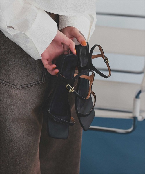 スクエアトゥナローサンダル