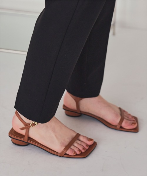 titivate（ティティベイト）の「スクエアトゥナローサンダル（サンダル・レディース・ブラック/キャメル/グリーン/オフホワイト/オレンジ/ブラック系その他/イエロー系その他2/イエロー系その他/シルバー系その他/ブラウン系その他・M/S/L/LL）」の4枚目の写真