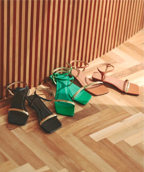 スクエアトゥナローサンダル