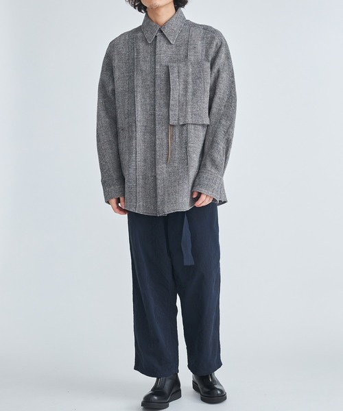 NVRFRGT（ネヴァーフォーゲット）の「【NVRFRGT/ネヴァーフォーゲット】WOOL LINEN HERRING BONE HOOK FRONT SHIRT（シャツ/ブラウス・メンズ・グレー/ブラック・1/2）」の11枚目の写真
